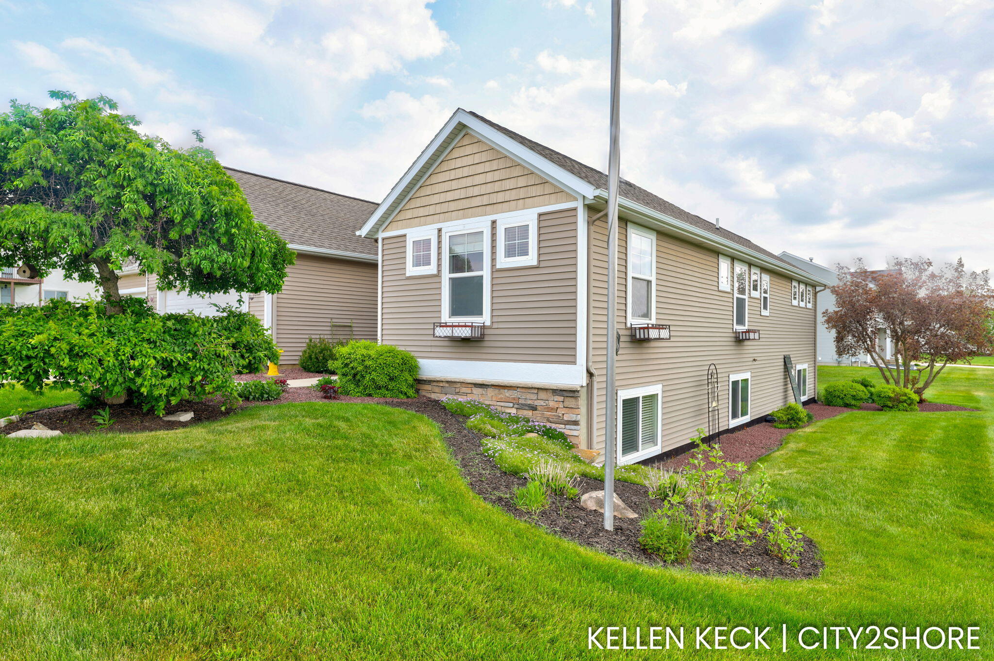 7786 Thornburst Ct SE