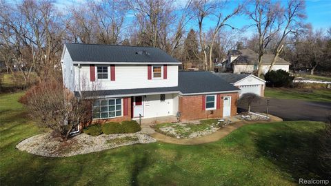 Photo of 215 Parkview Boulevard, Lake Orion Village, MI 48362 (MLS # 20251057561)