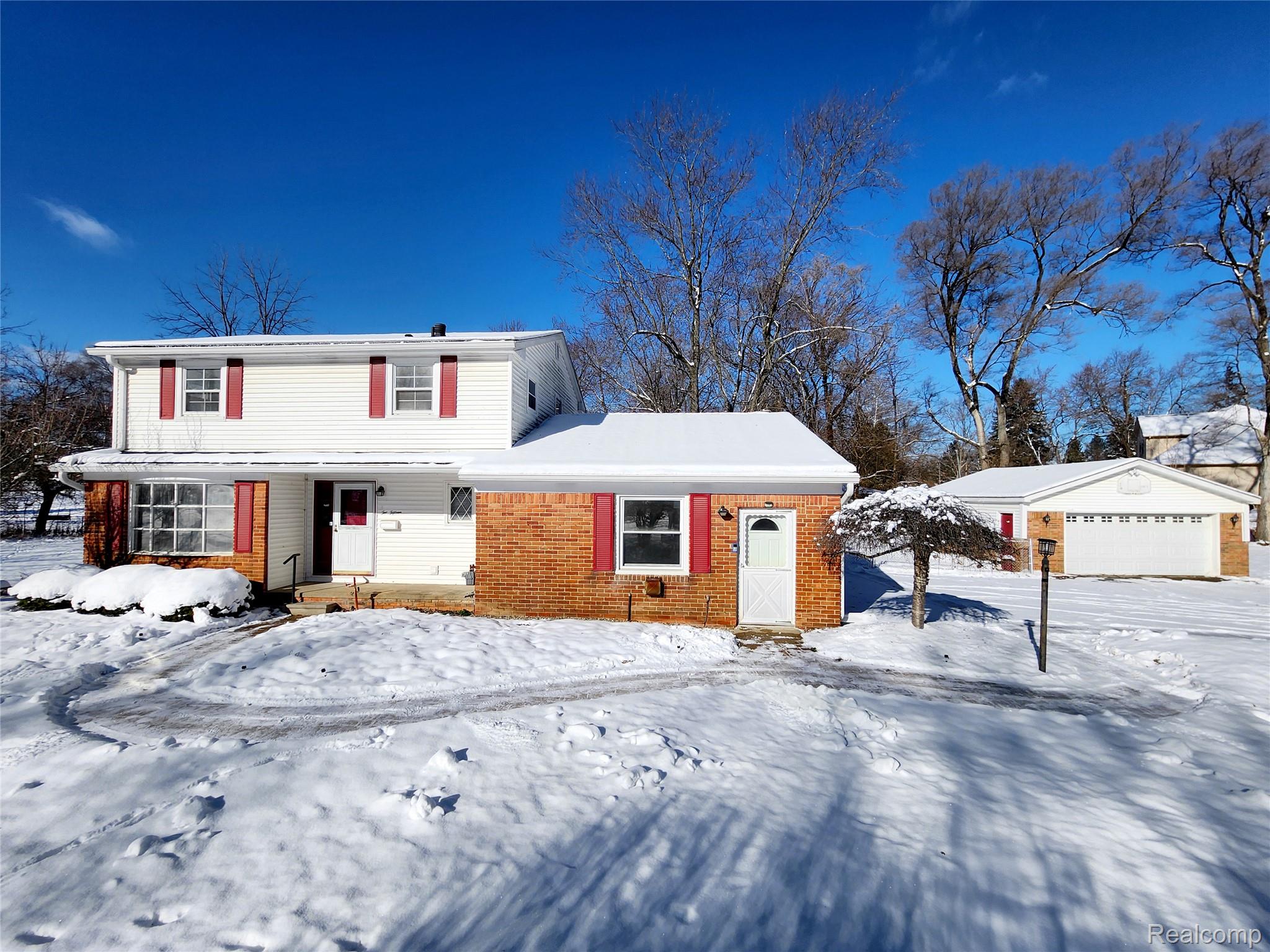 215 Parkview Boulevard