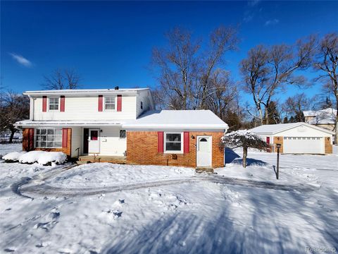 Photo of 215 Parkview Boulevard, Lake Orion Village, MI 48362 (MLS # 20251057561)