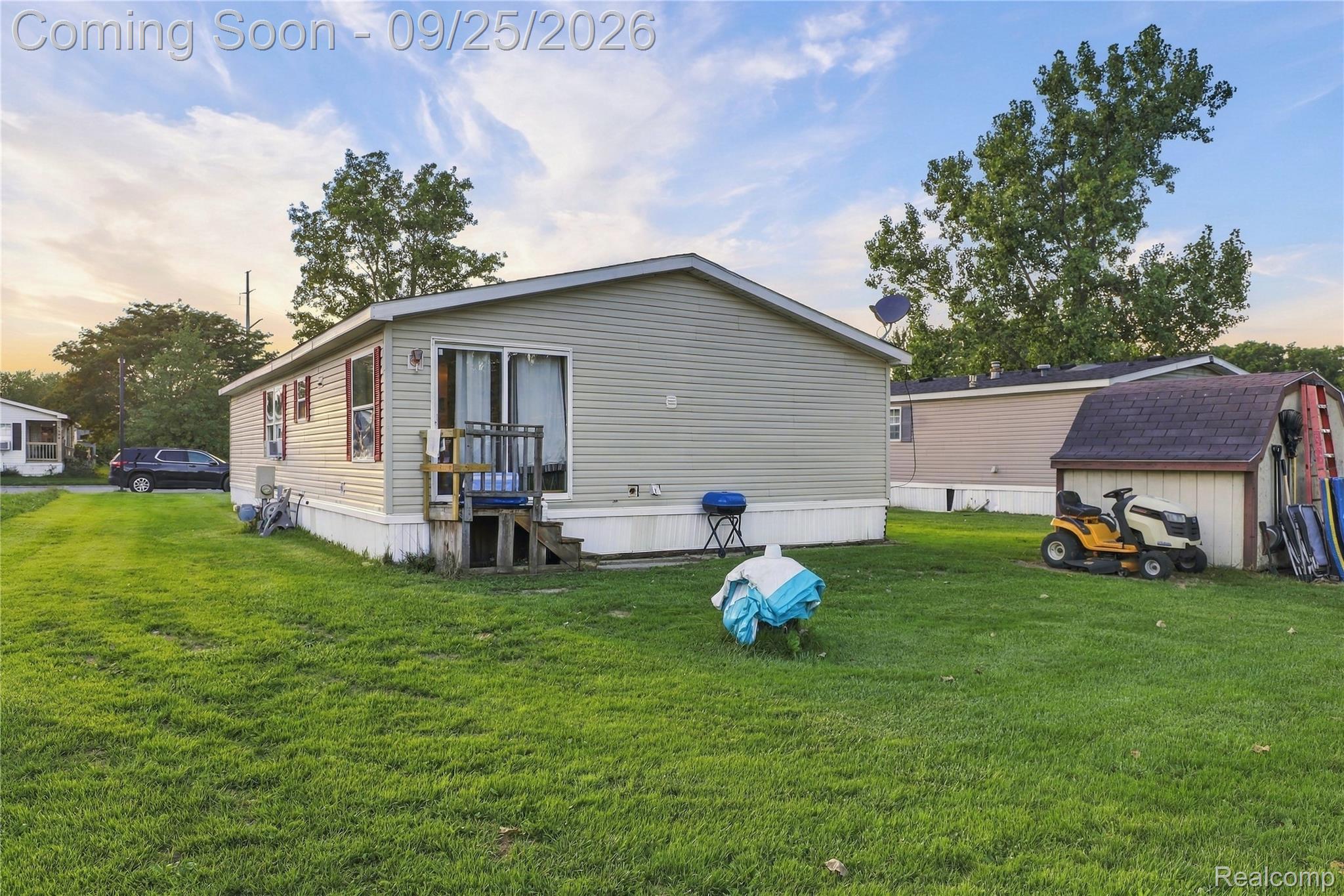 5203 JOHN R. DRIVE