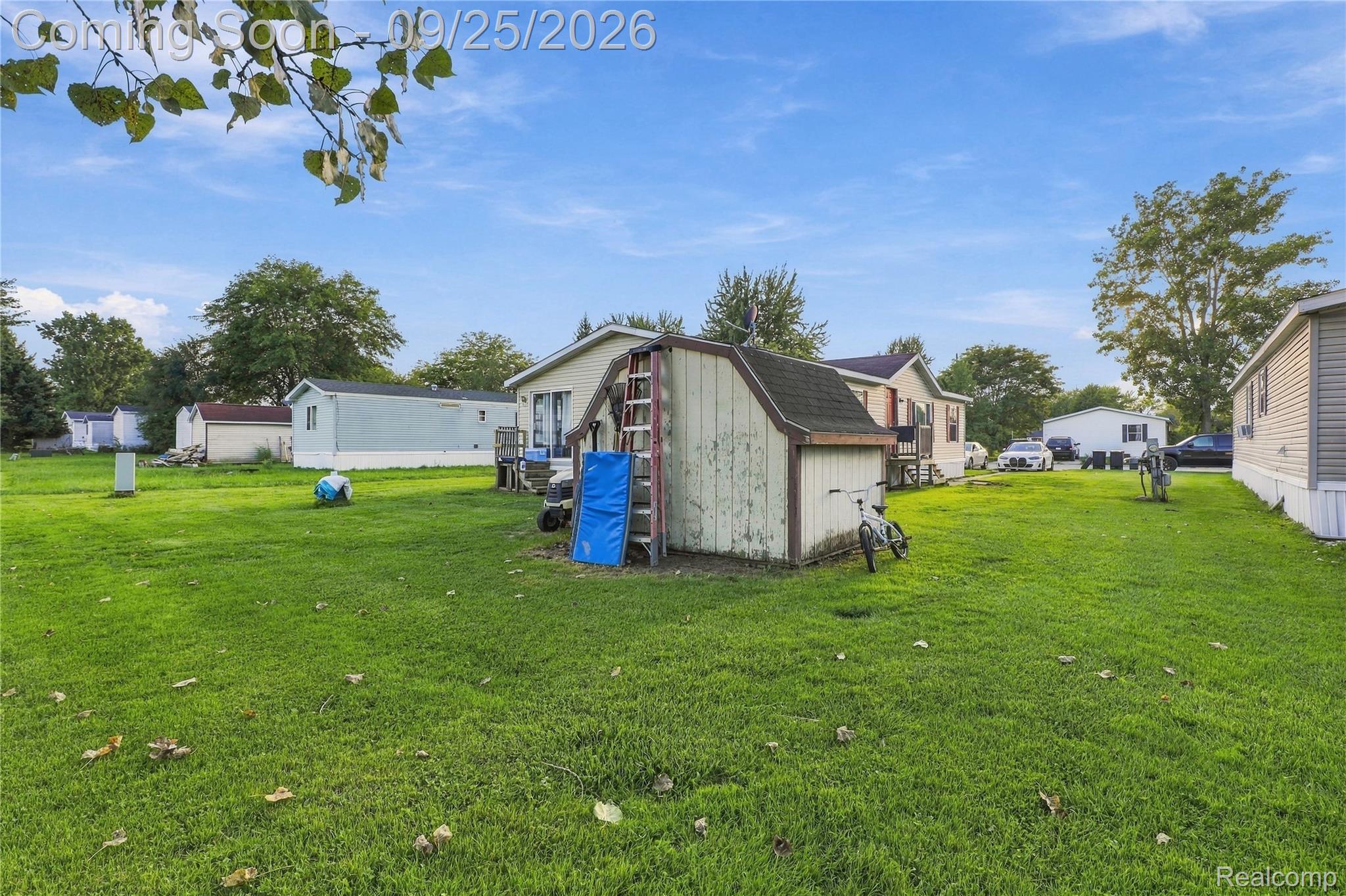 5203 JOHN R. DRIVE