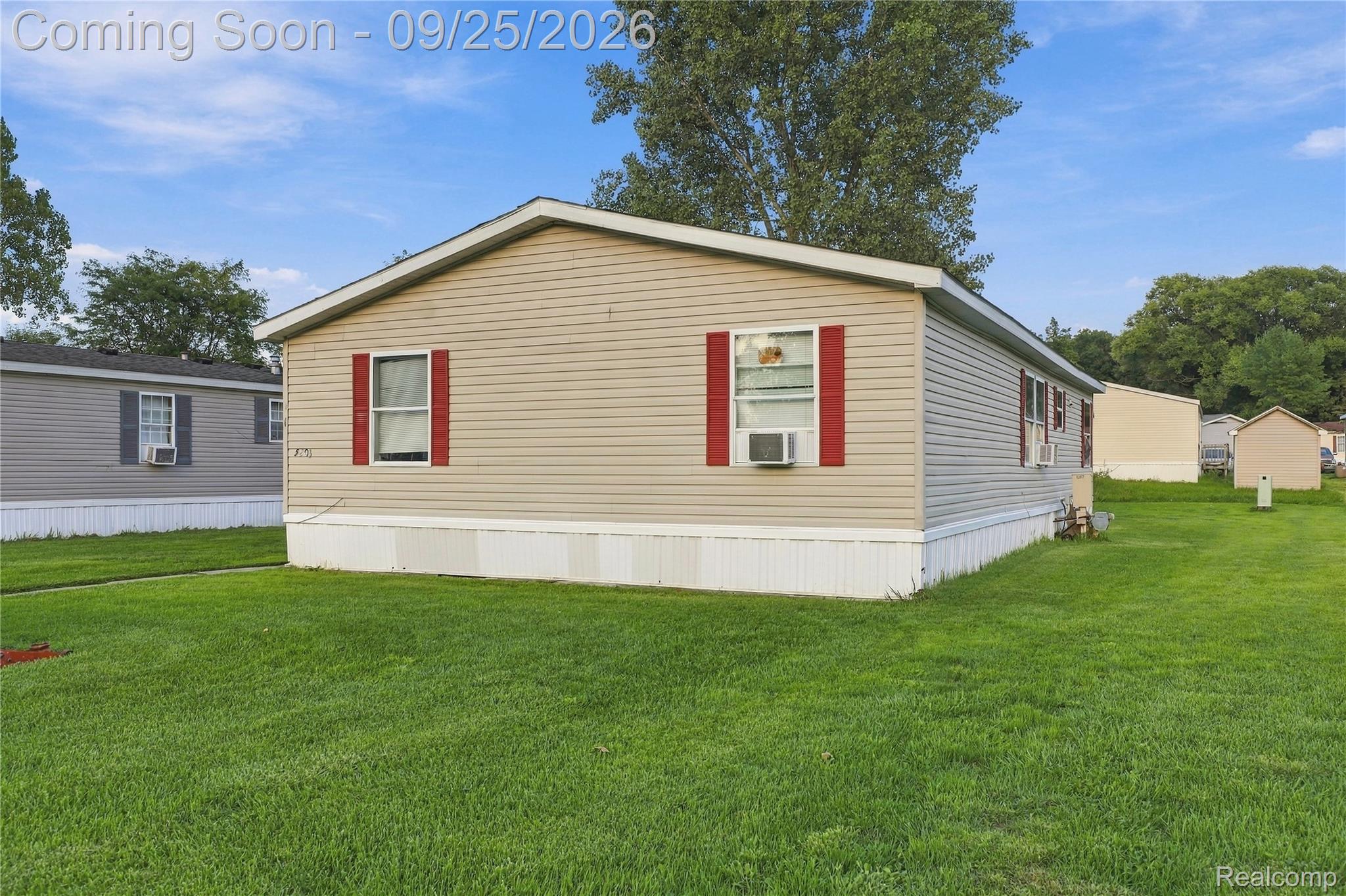 5203 JOHN R. DRIVE