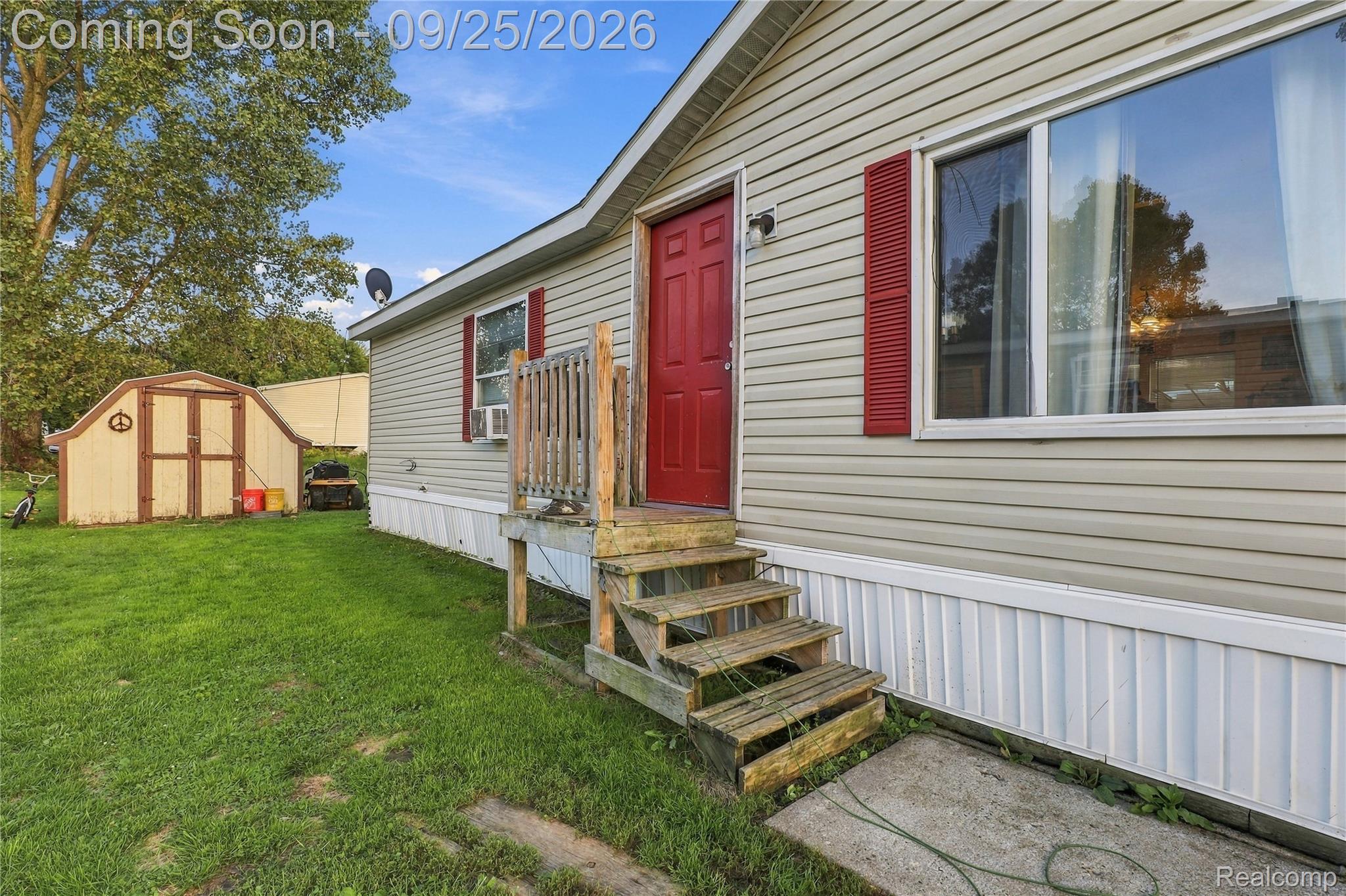 5203 JOHN R. DRIVE