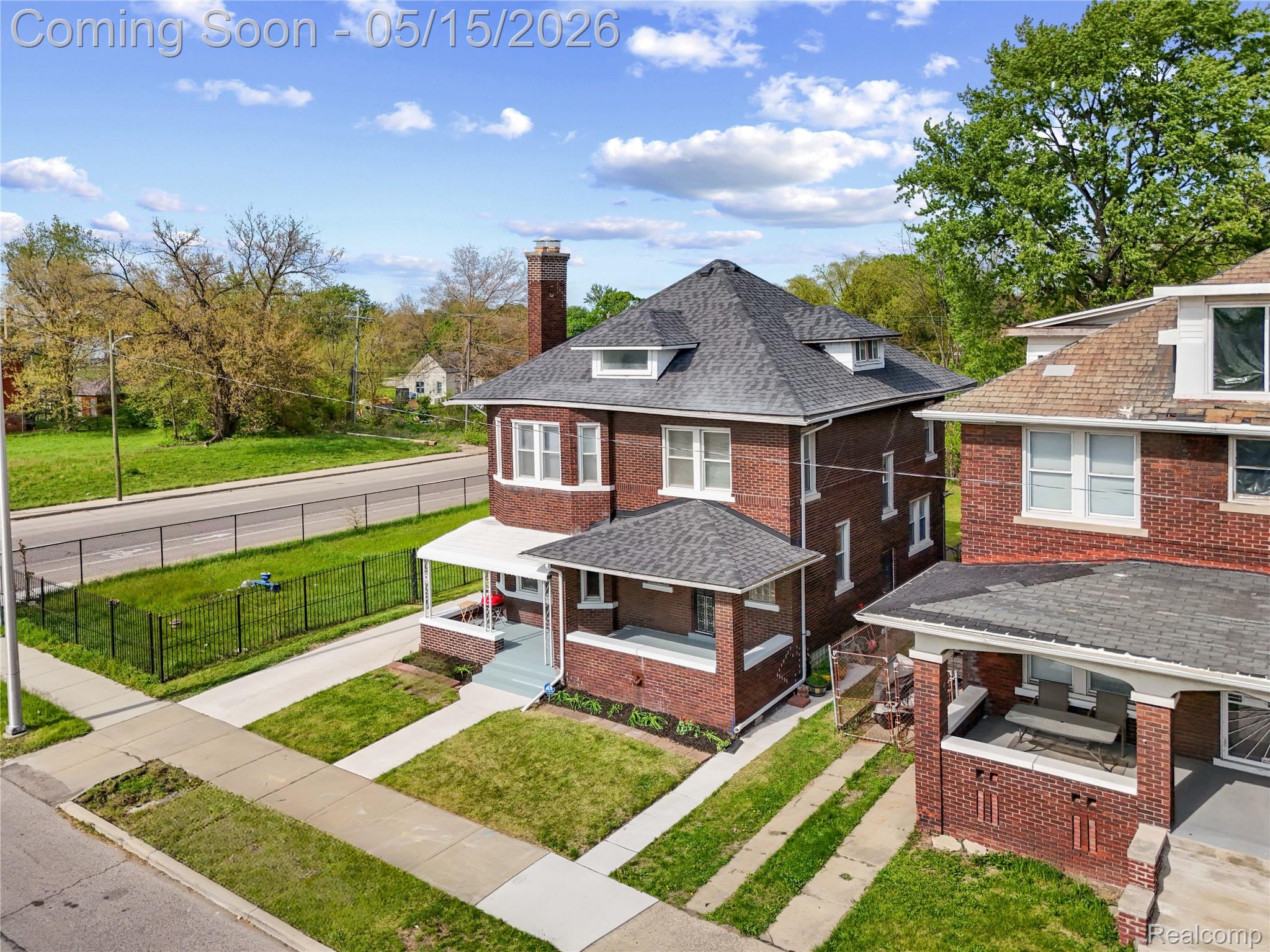 1066 E Grand Boulevard
