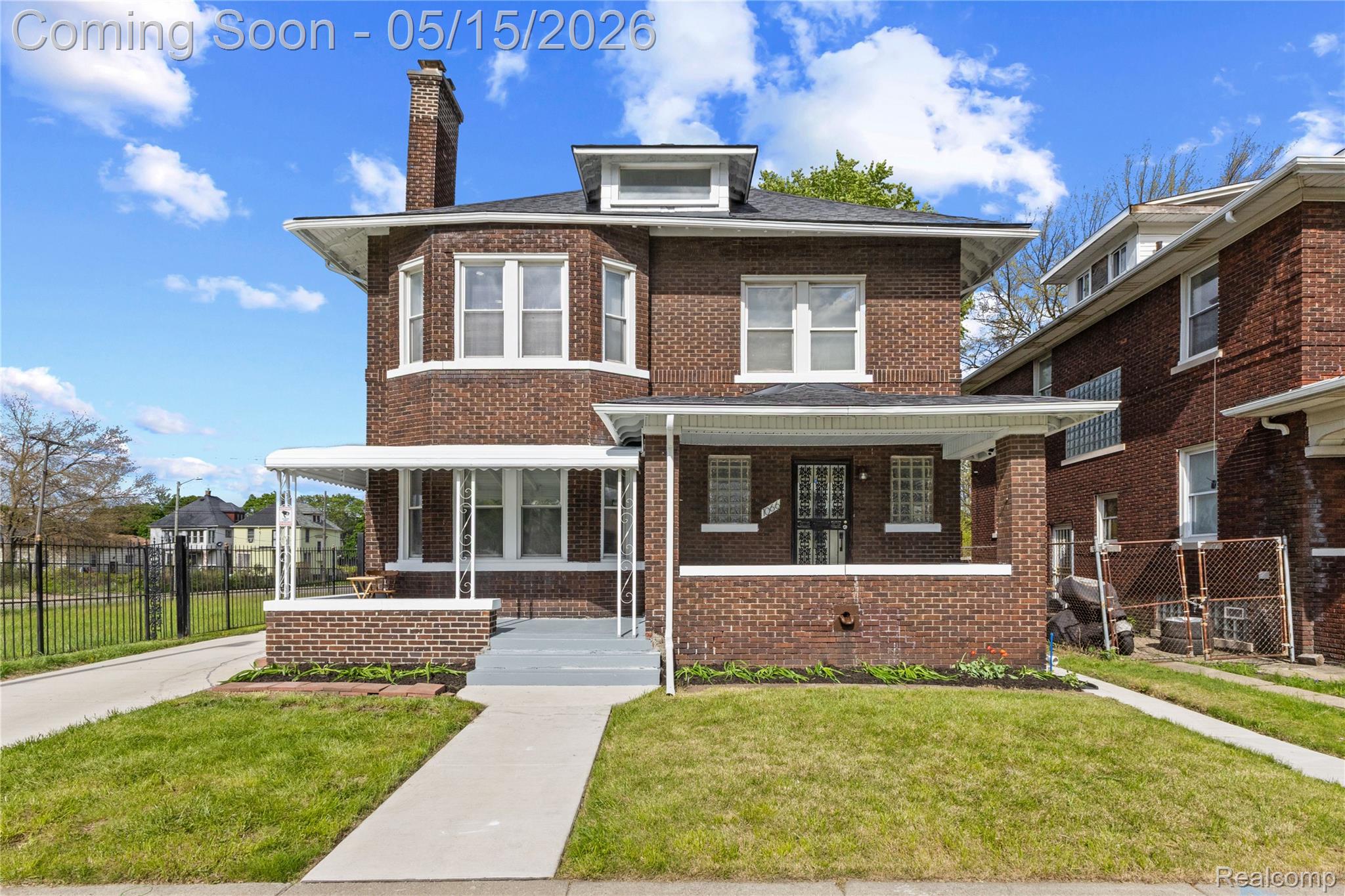 1066 E Grand Boulevard