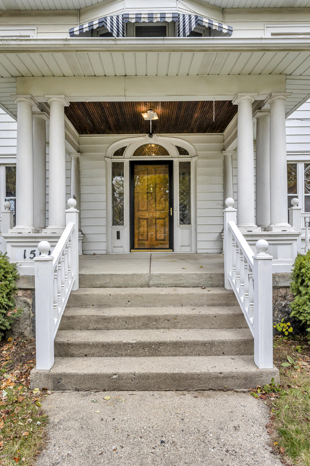 1512 W Washington Avenue