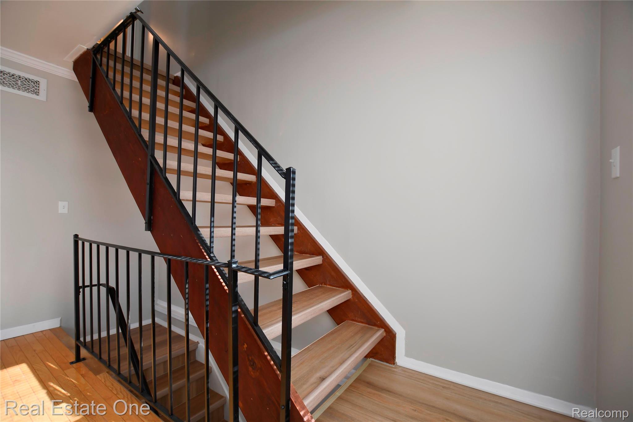 1527 MARINER Drive