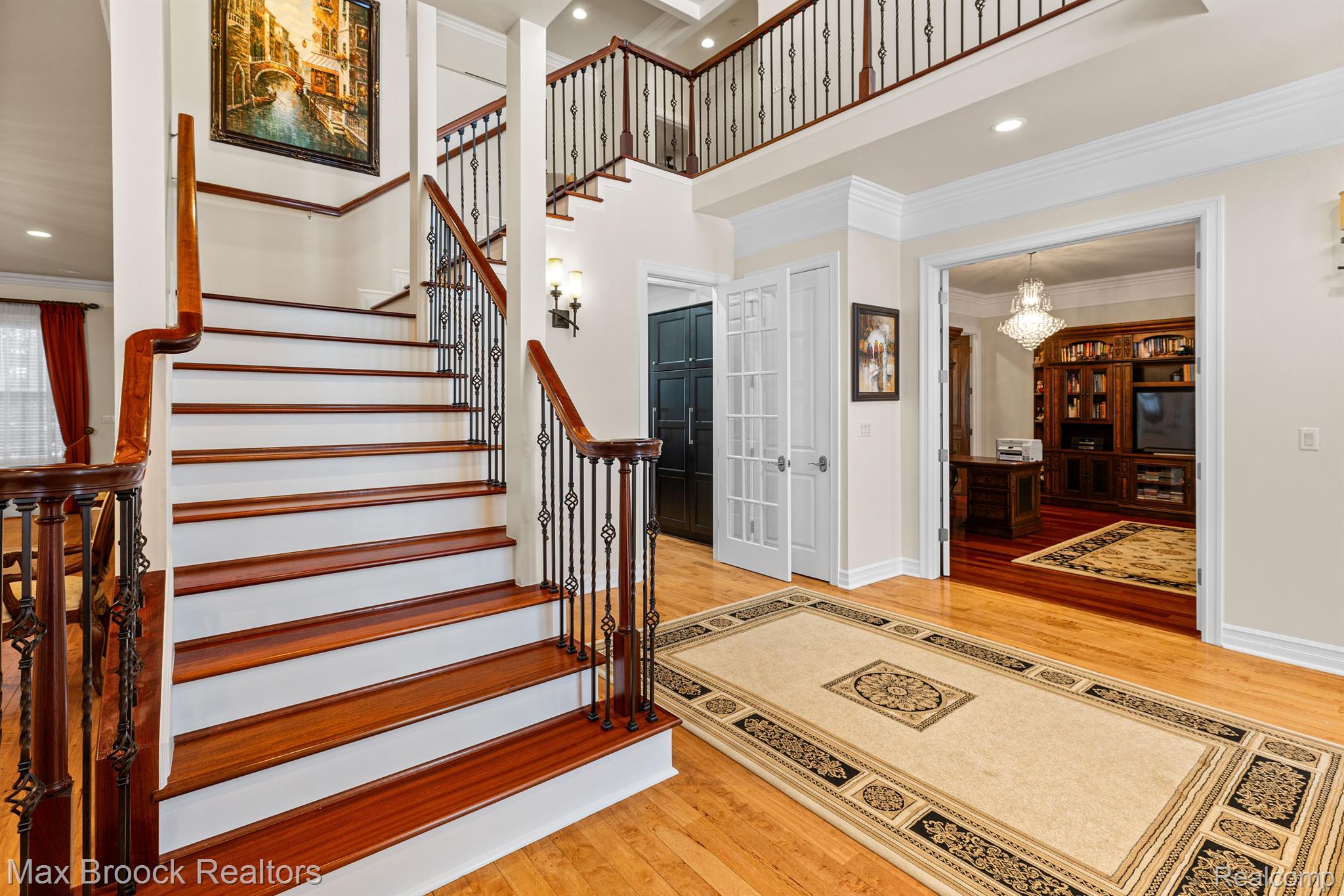 5626 SHADOW Lane