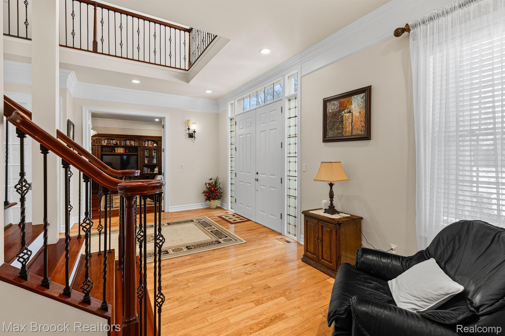 5626 SHADOW Lane
