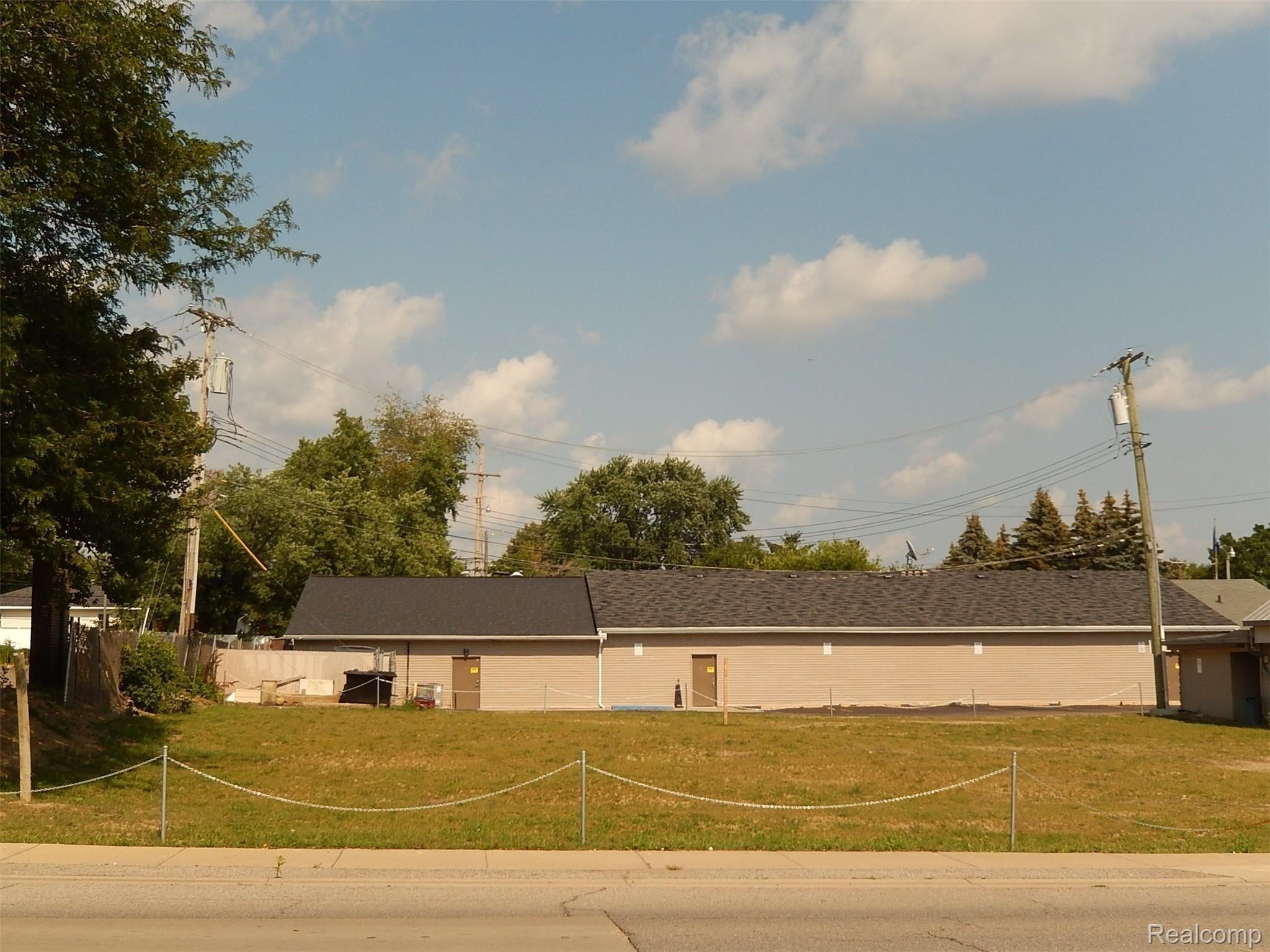 333 S LAFAYETTE Street