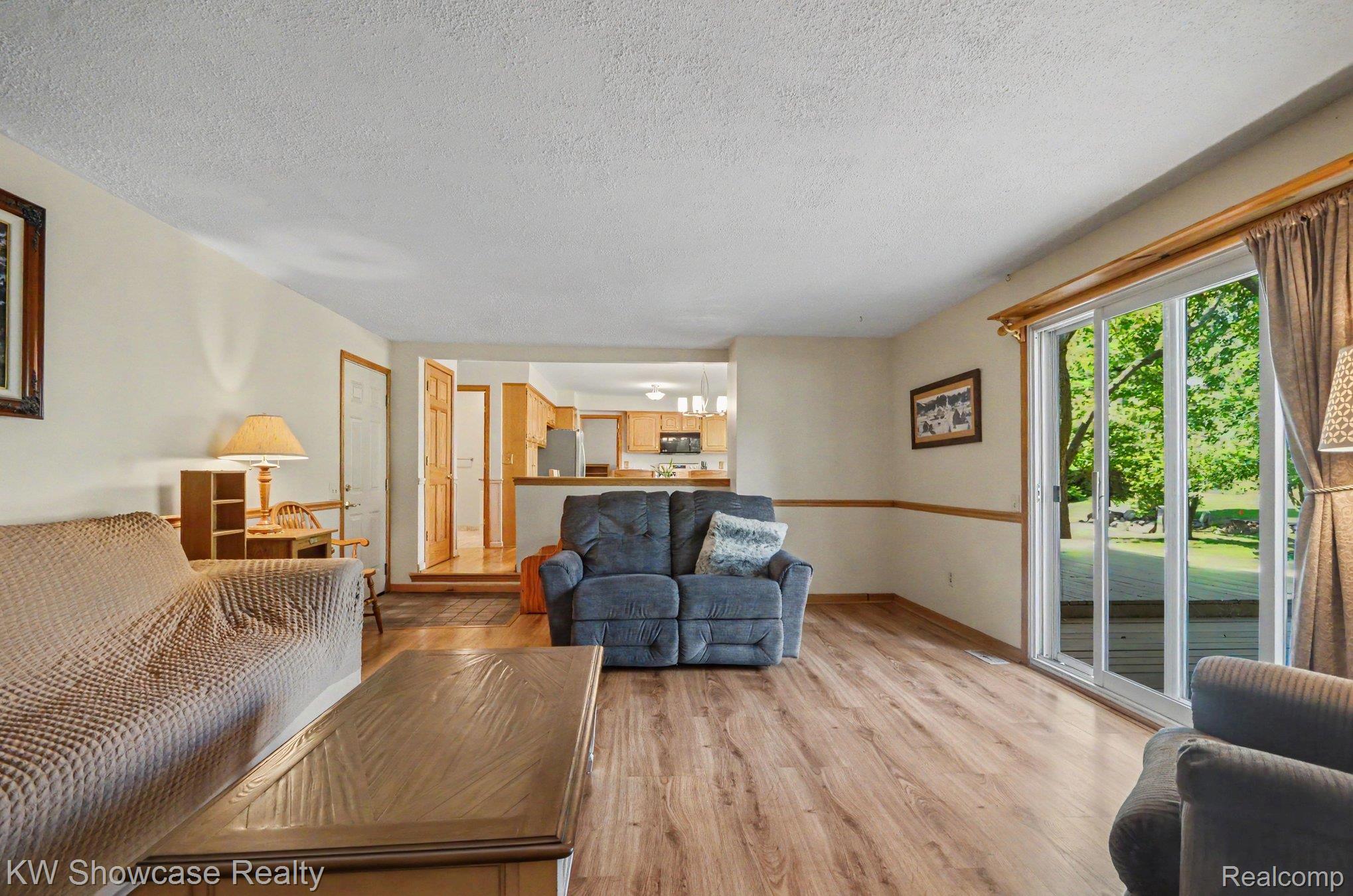 37921 W Meadowhills Drive