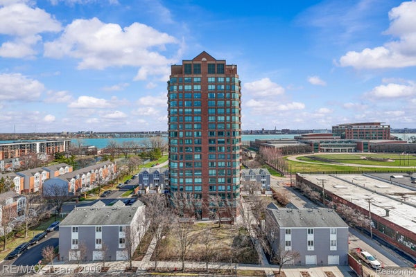 3320 SPINNAKER LN APT 15F, DETROIT, MI 48207 - Image e8e1402eb4bd2794b07ed841f3287e09/2601856989