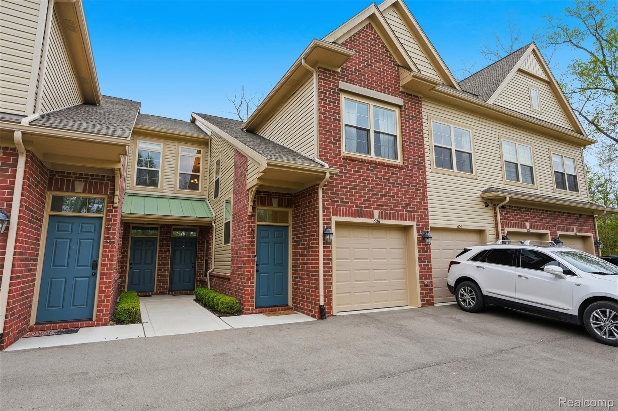 606 Pointe Drive