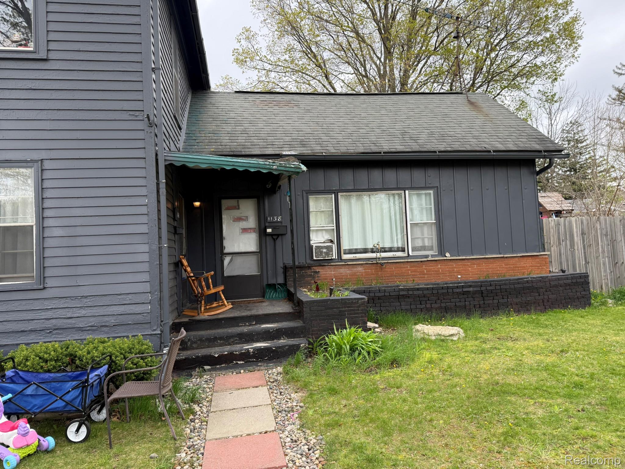1138 W Oregon Street