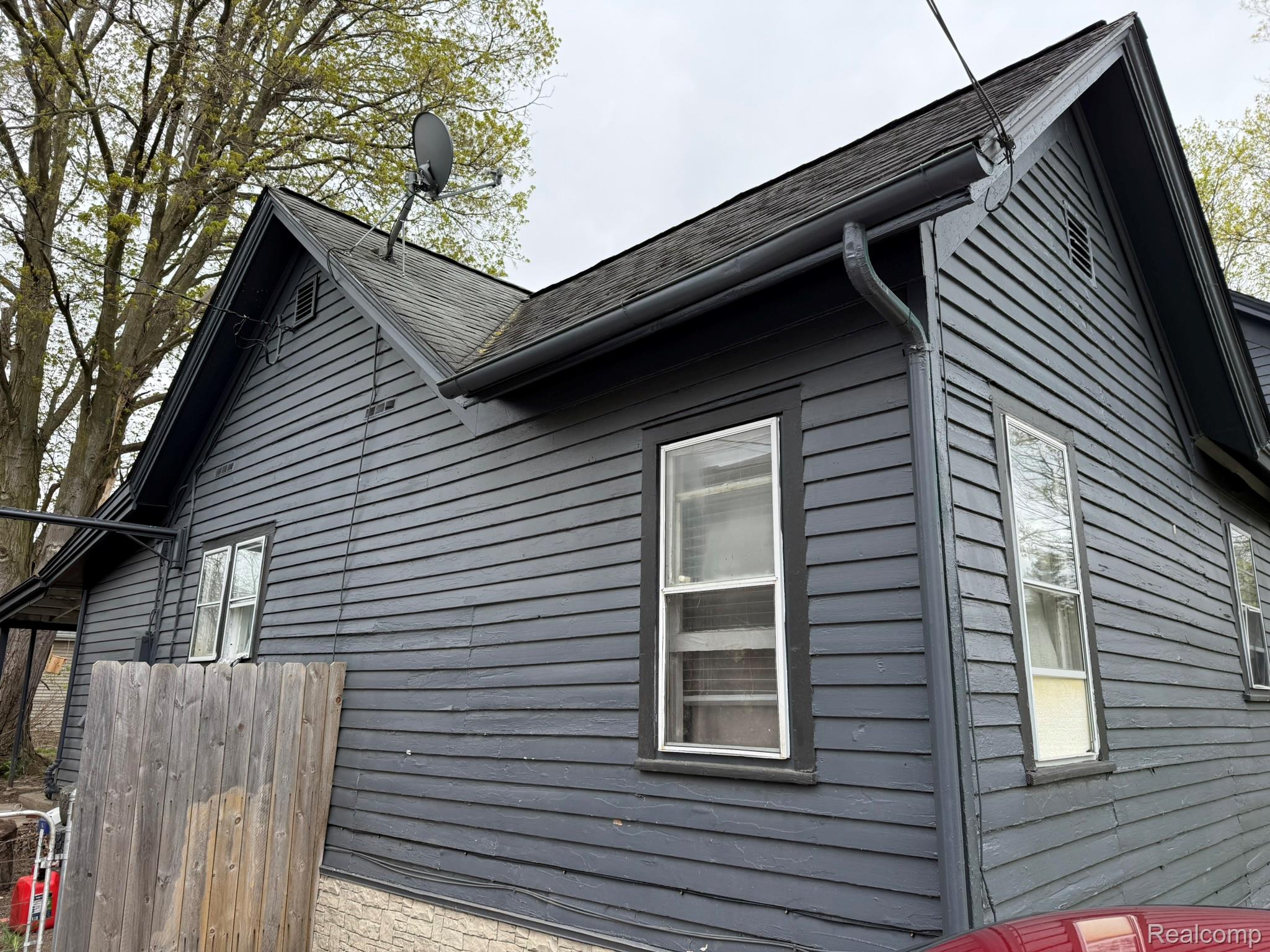 1138 W Oregon Street