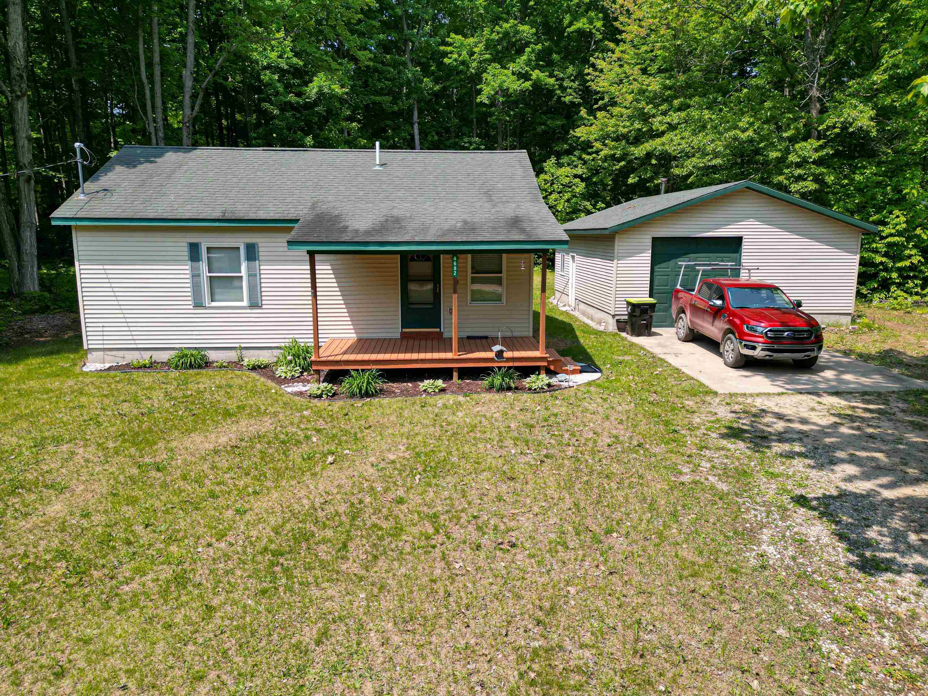 4862 E Circle Drive NE