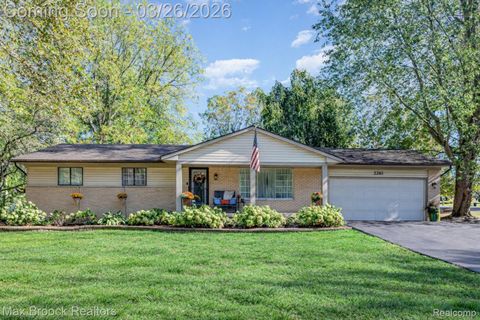 2261 Avondale Street Sylvan Lake City MI 48320