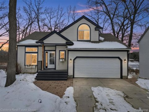 2745 Riverside Drive Waterford Charter Township MI 48329