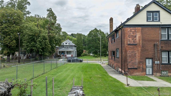 3493 PARKER ST, DETROIT, MI 48214 - Image e8f234d2fe8724622913b4e04d23de75/2686716325