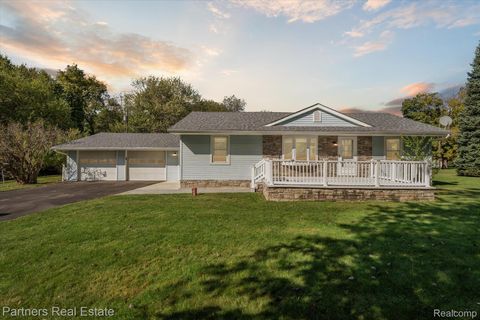 6505 Strawberry Lake Road Hamburg Township MI 48139