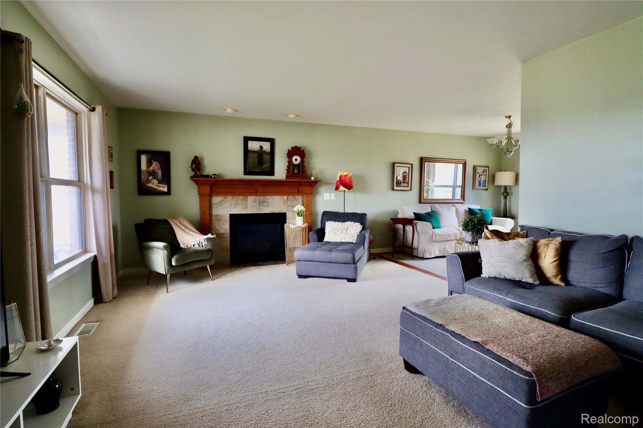 8376 Oak Ridge Drive