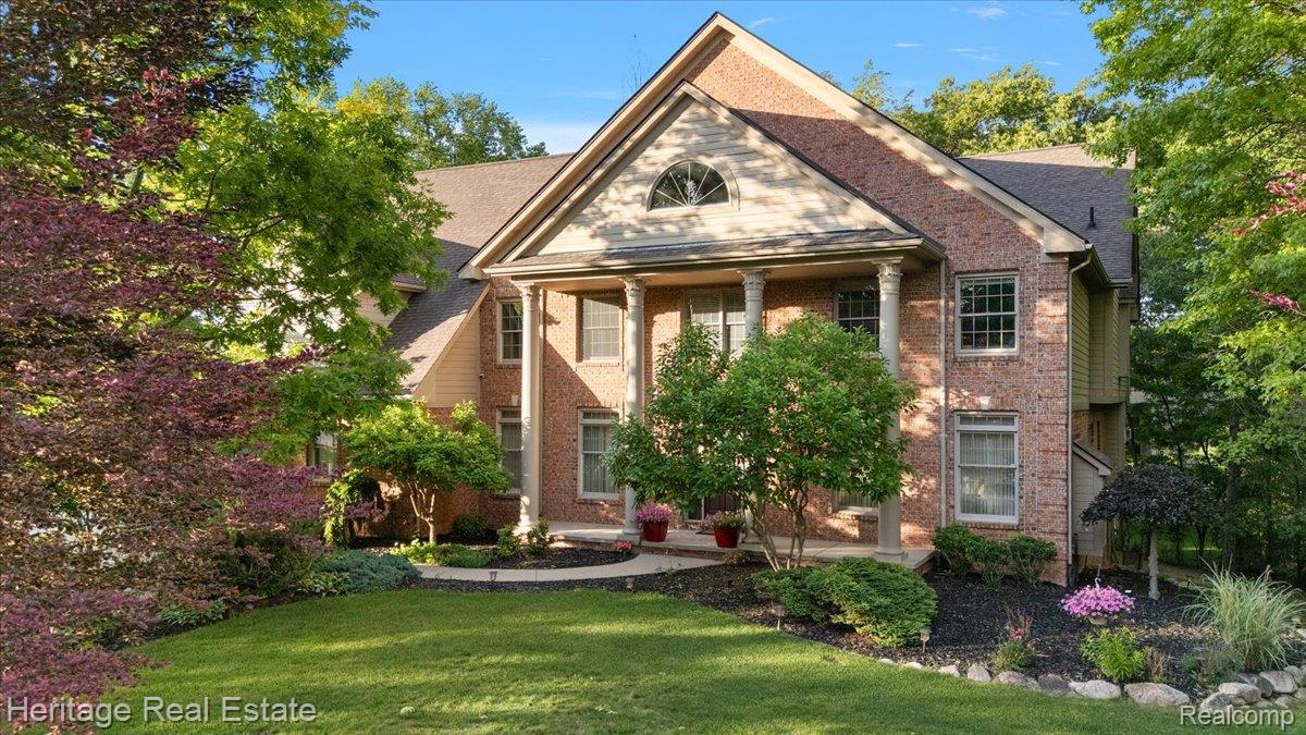 1562 Eagle Trail