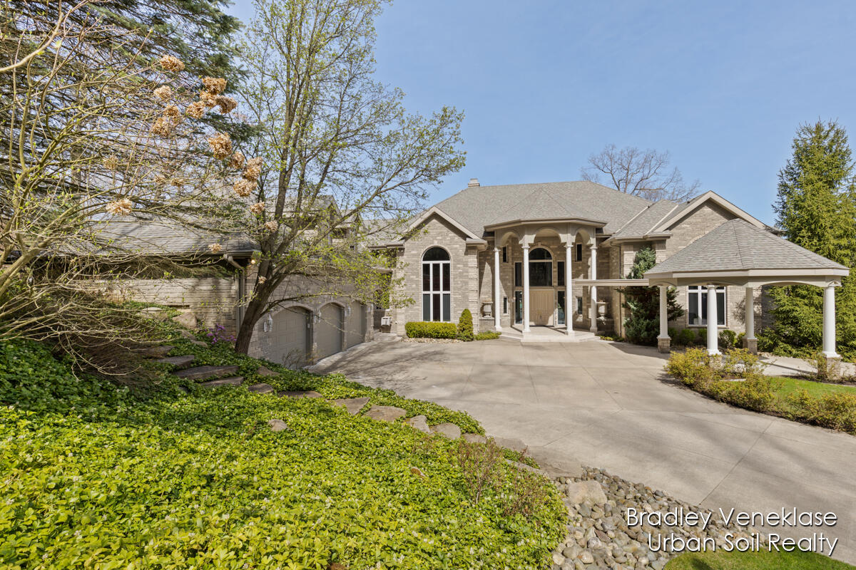 7635 Sandy Hollow Drive SE