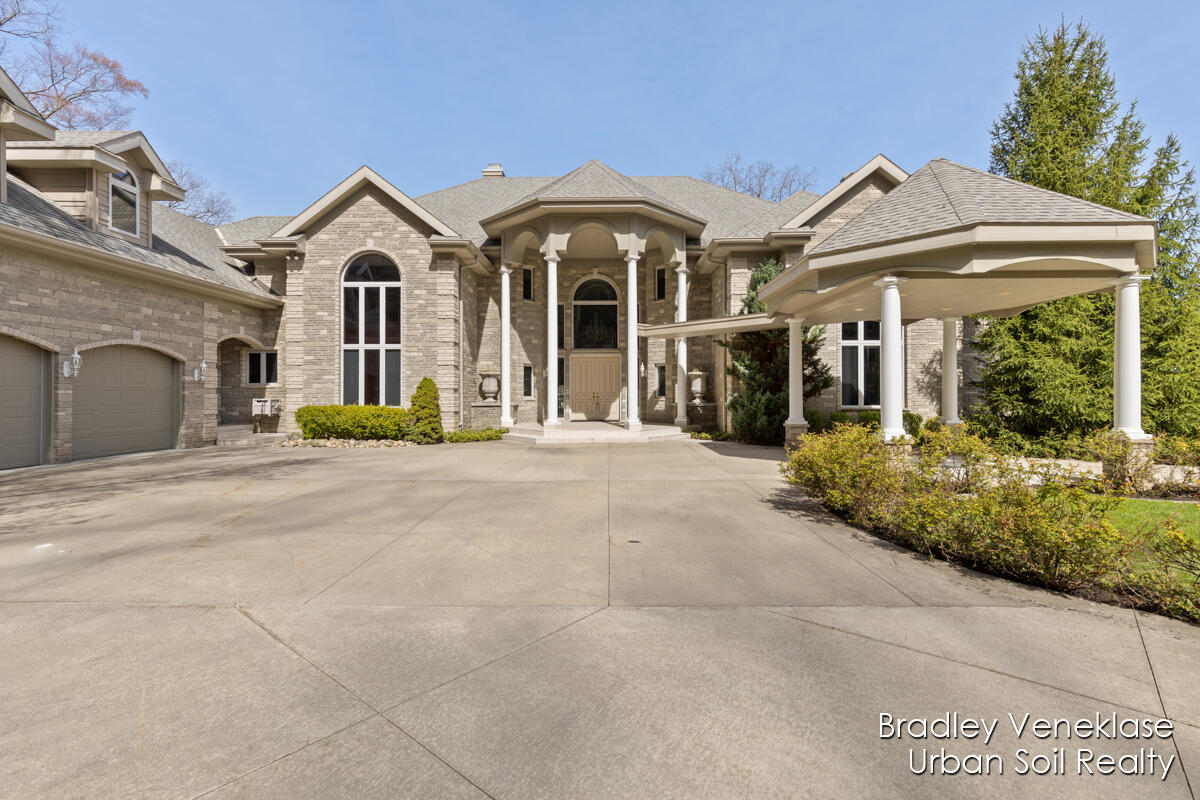 7635 Sandy Hollow Drive SE