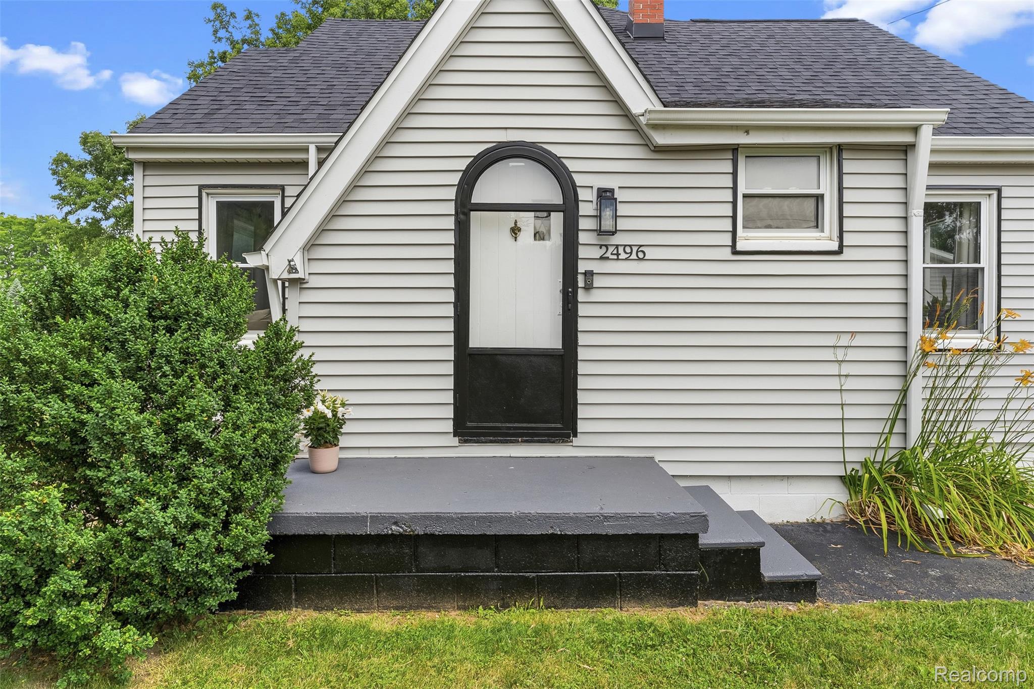 2496 Stockbridge Street