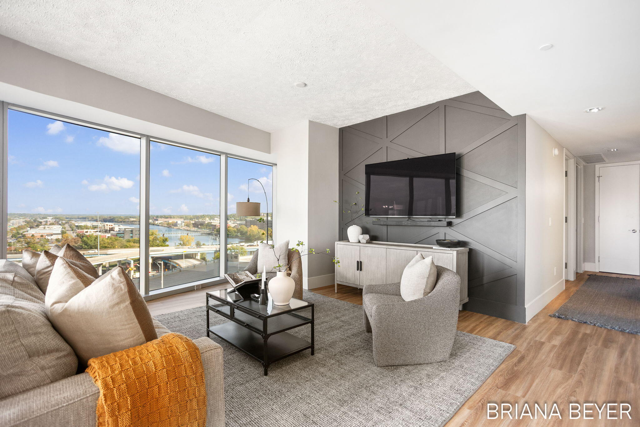 335 Bridge Street NW 907