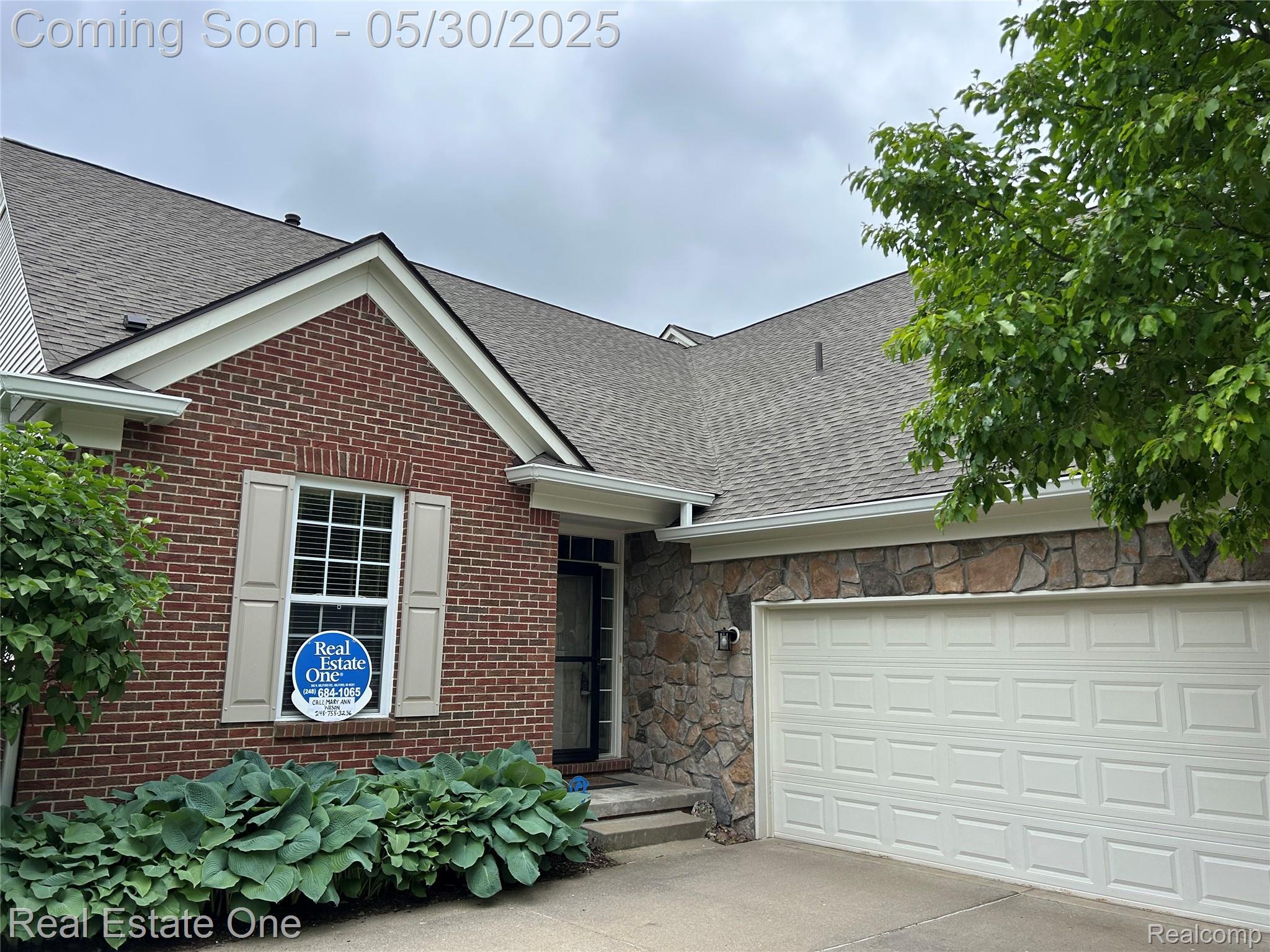 748 KNOLLS LANDING Drive