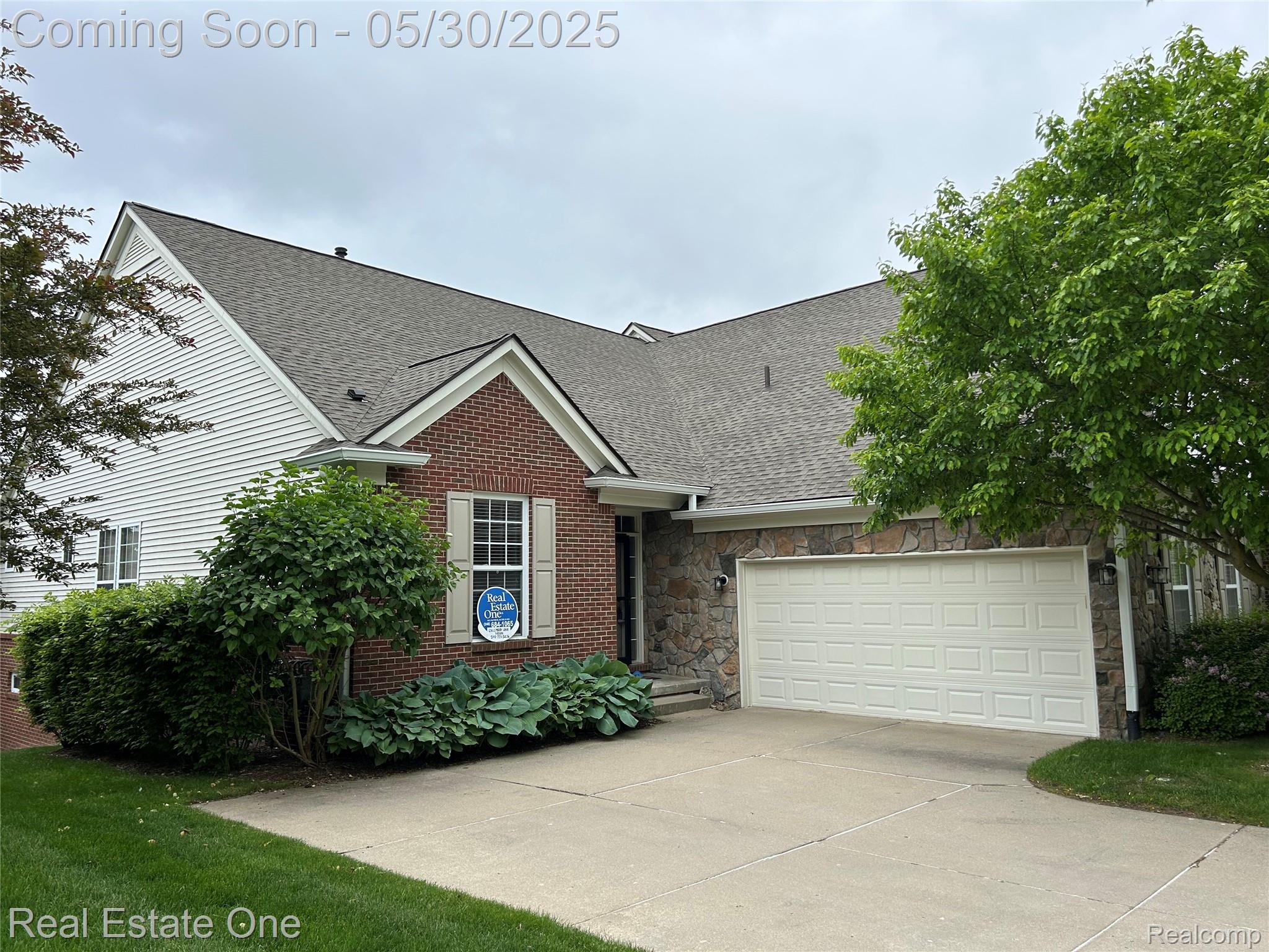 748 KNOLLS LANDING Drive