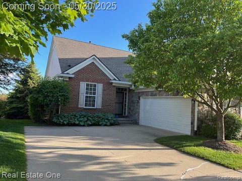 748 KNOLLS LANDING Drive Milford Village MI 48381