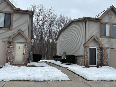50413 Bay Run S 15 Chesterfield Township MI 48047