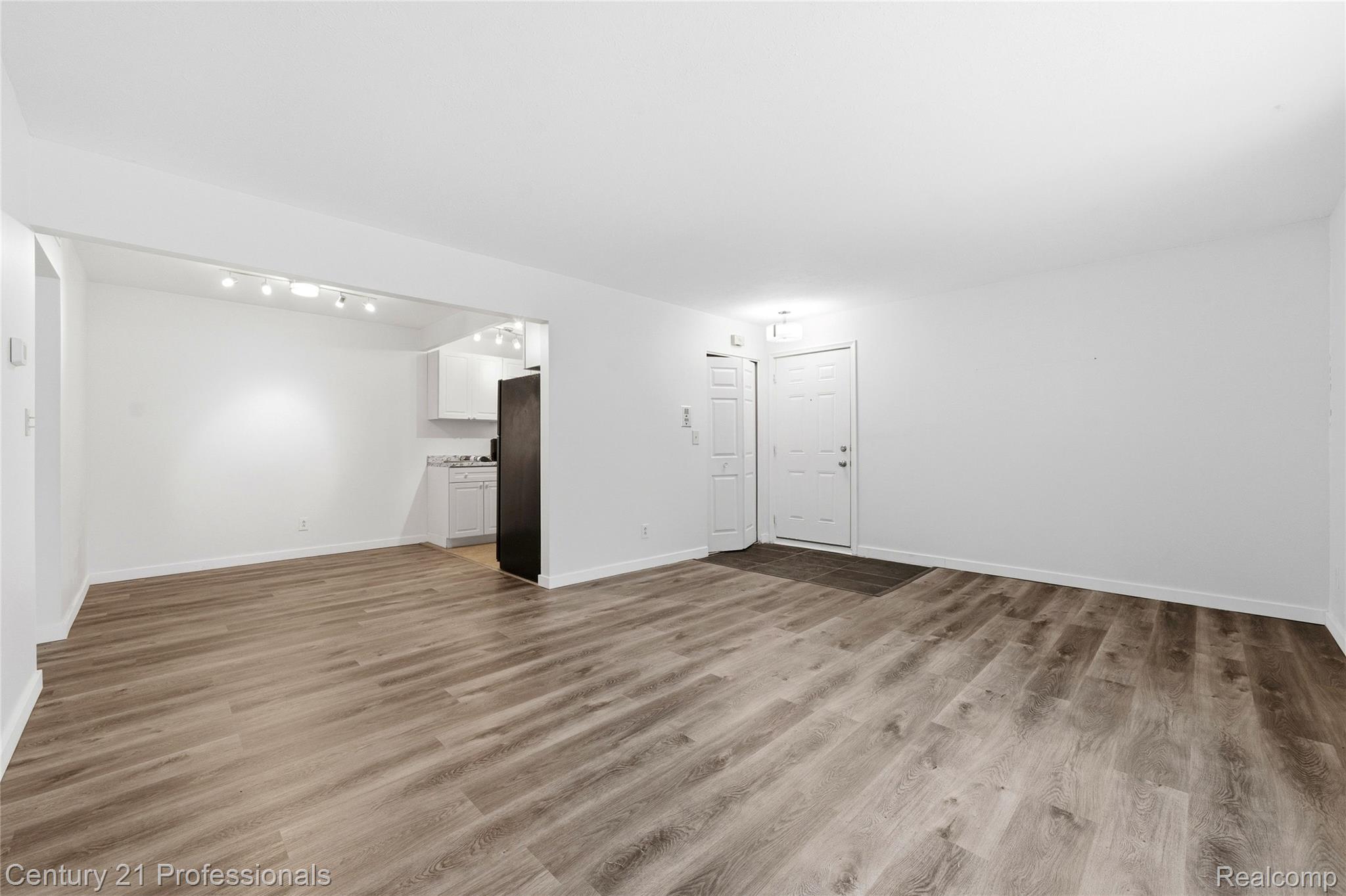 2375 WALTON Boulevard 8