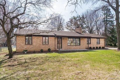 37715 Saint Martins Street Livonia City MI 48152