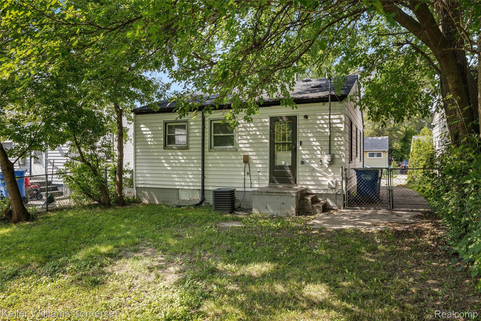 11118 Jewett Avenue