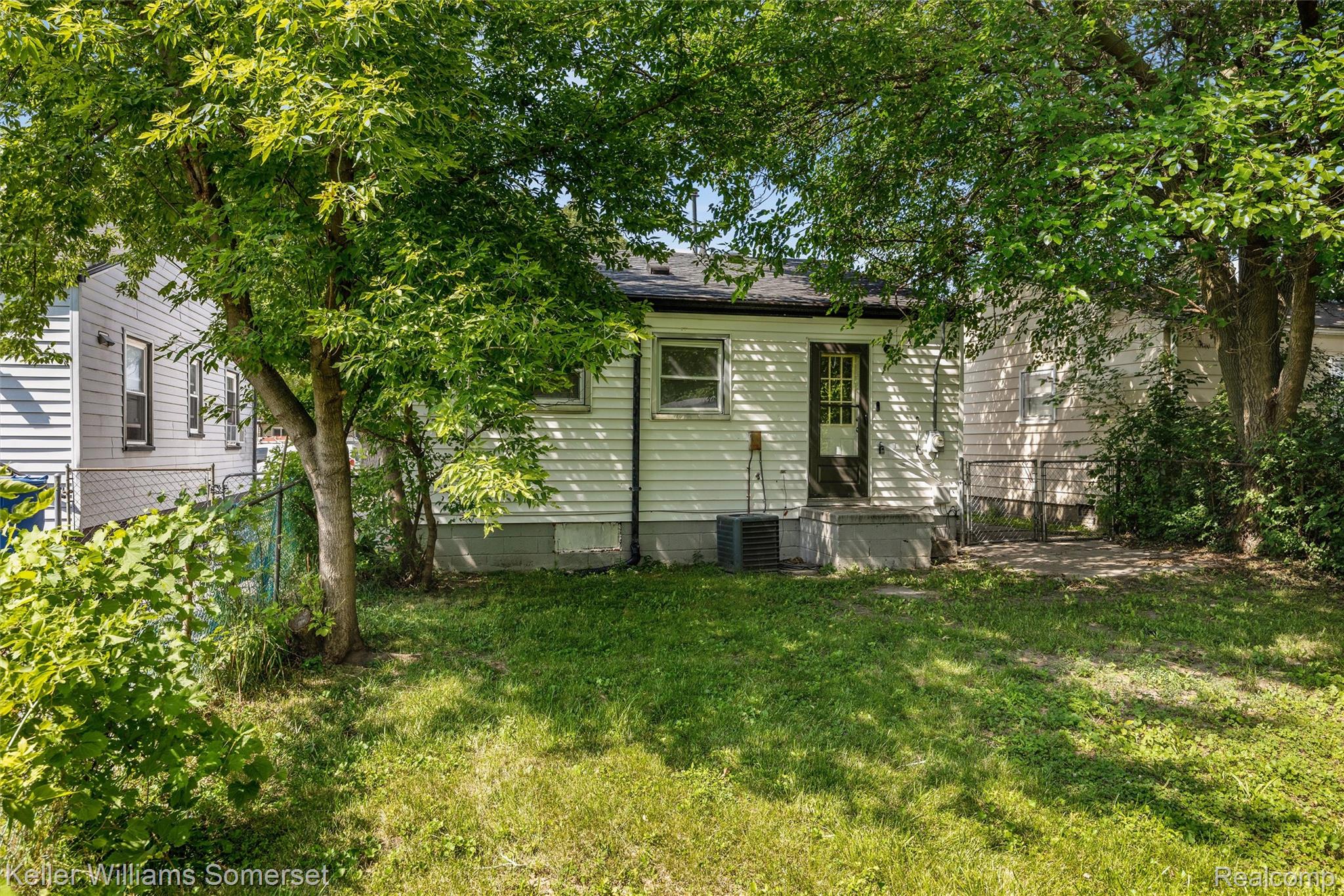11118 Jewett Avenue
