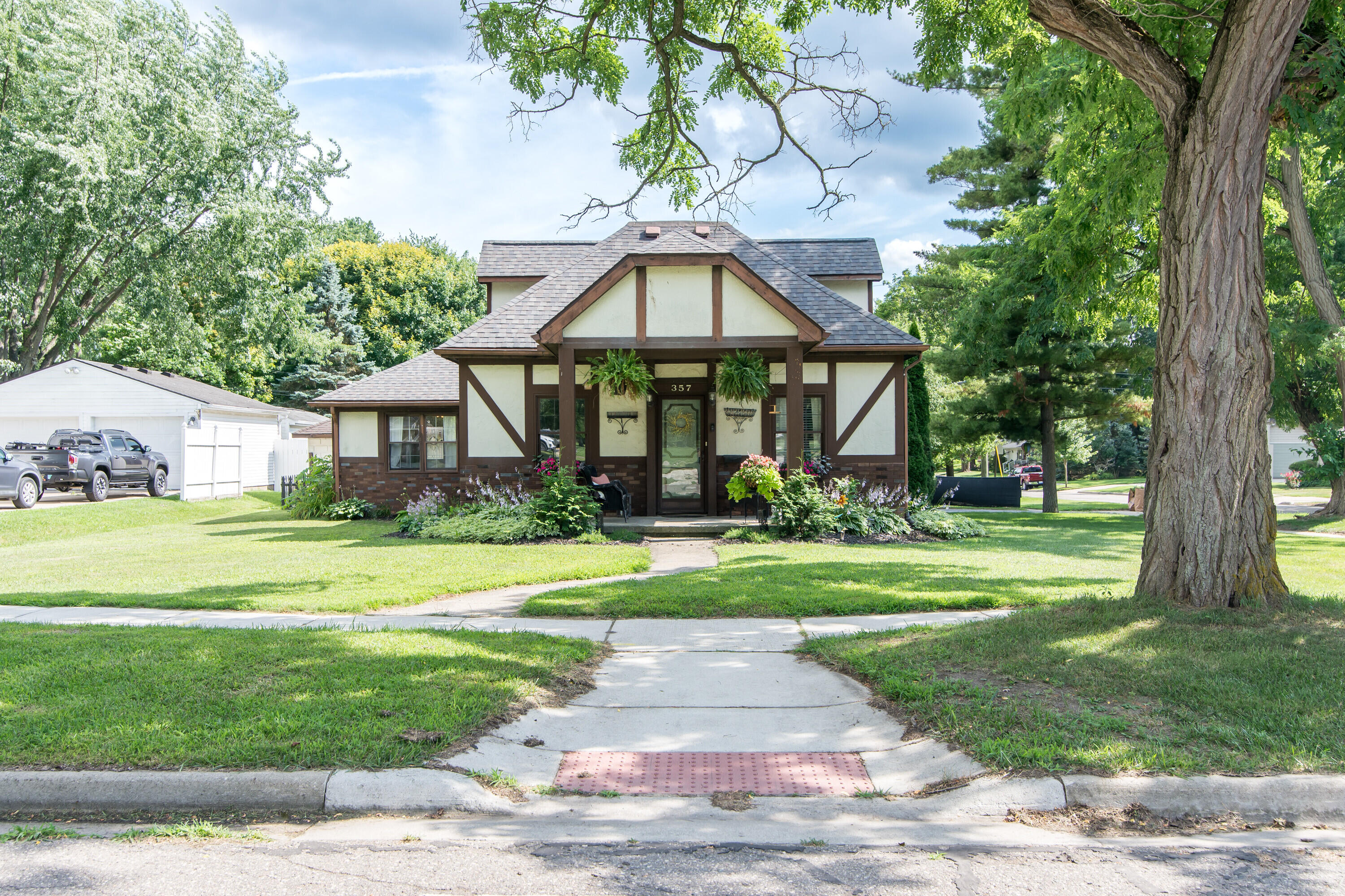 357 Riddle Street