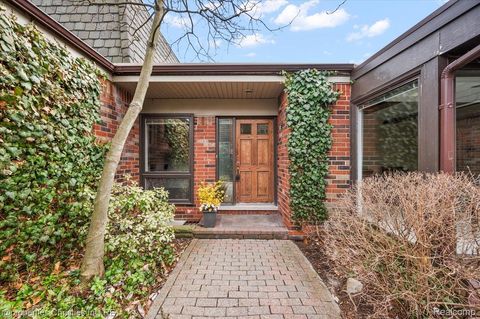 971 Stratford Lane 22 Bloomfield Hills City MI 48304