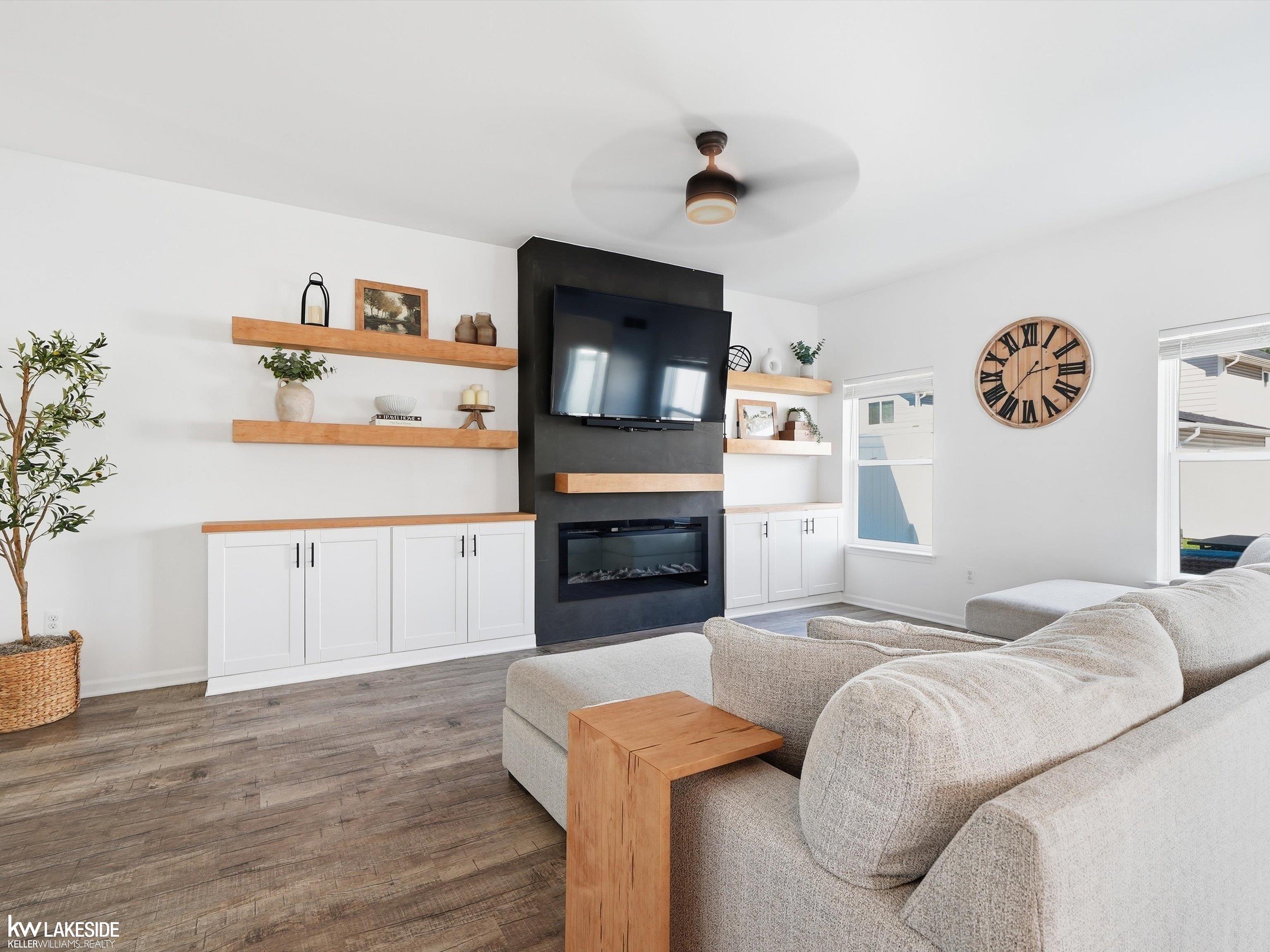 310 W. BARRETT Avenue