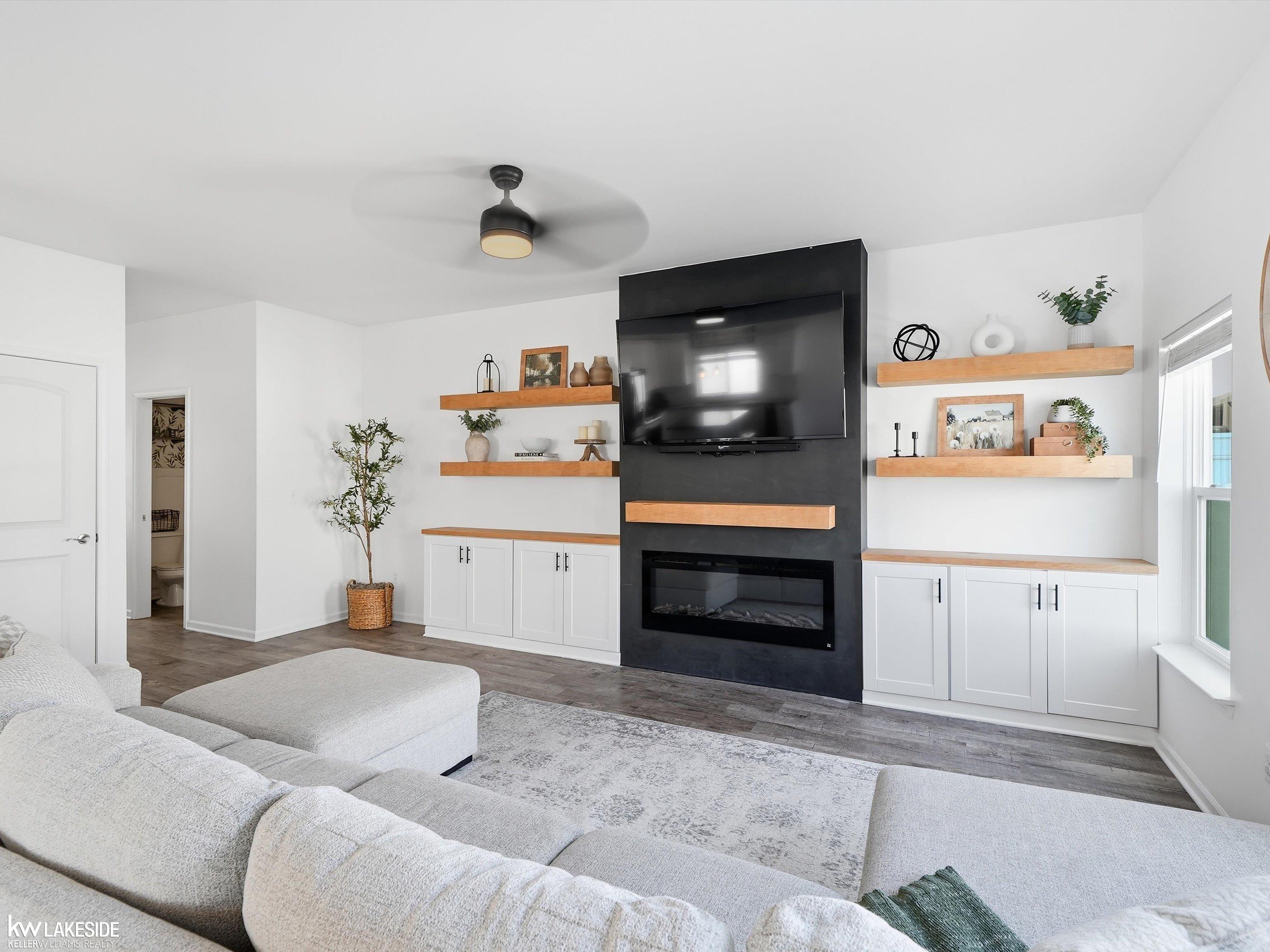 310 W. BARRETT Avenue