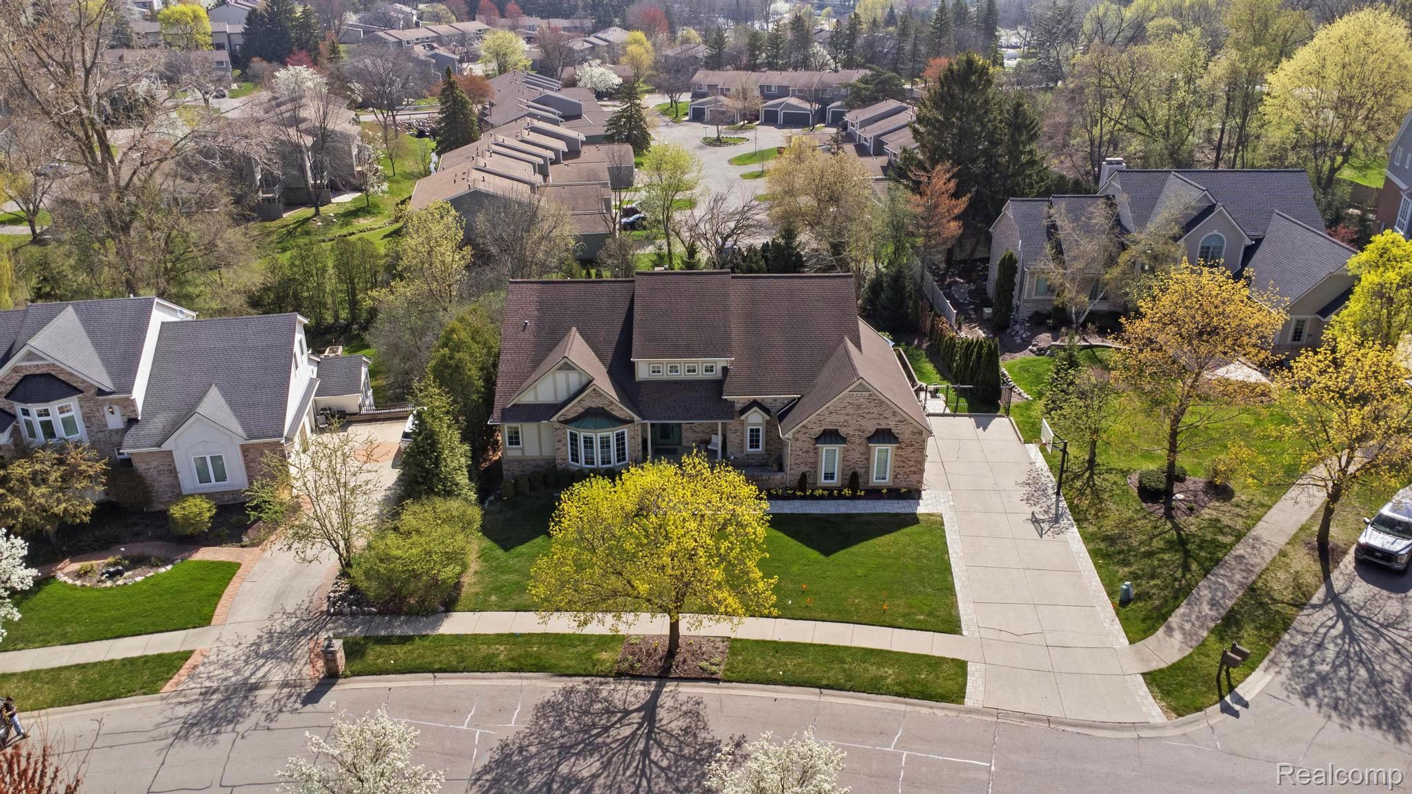 900 MCDONALD Drive