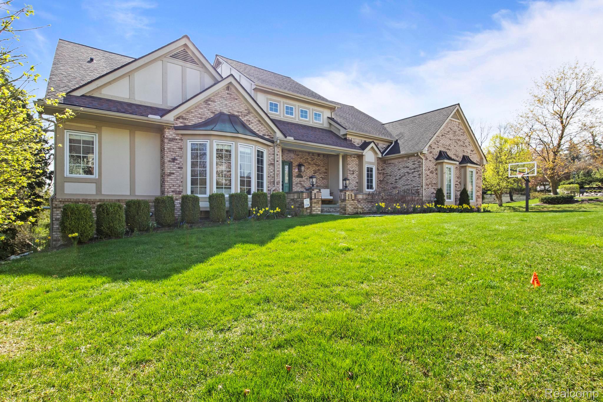 900 MCDONALD Drive