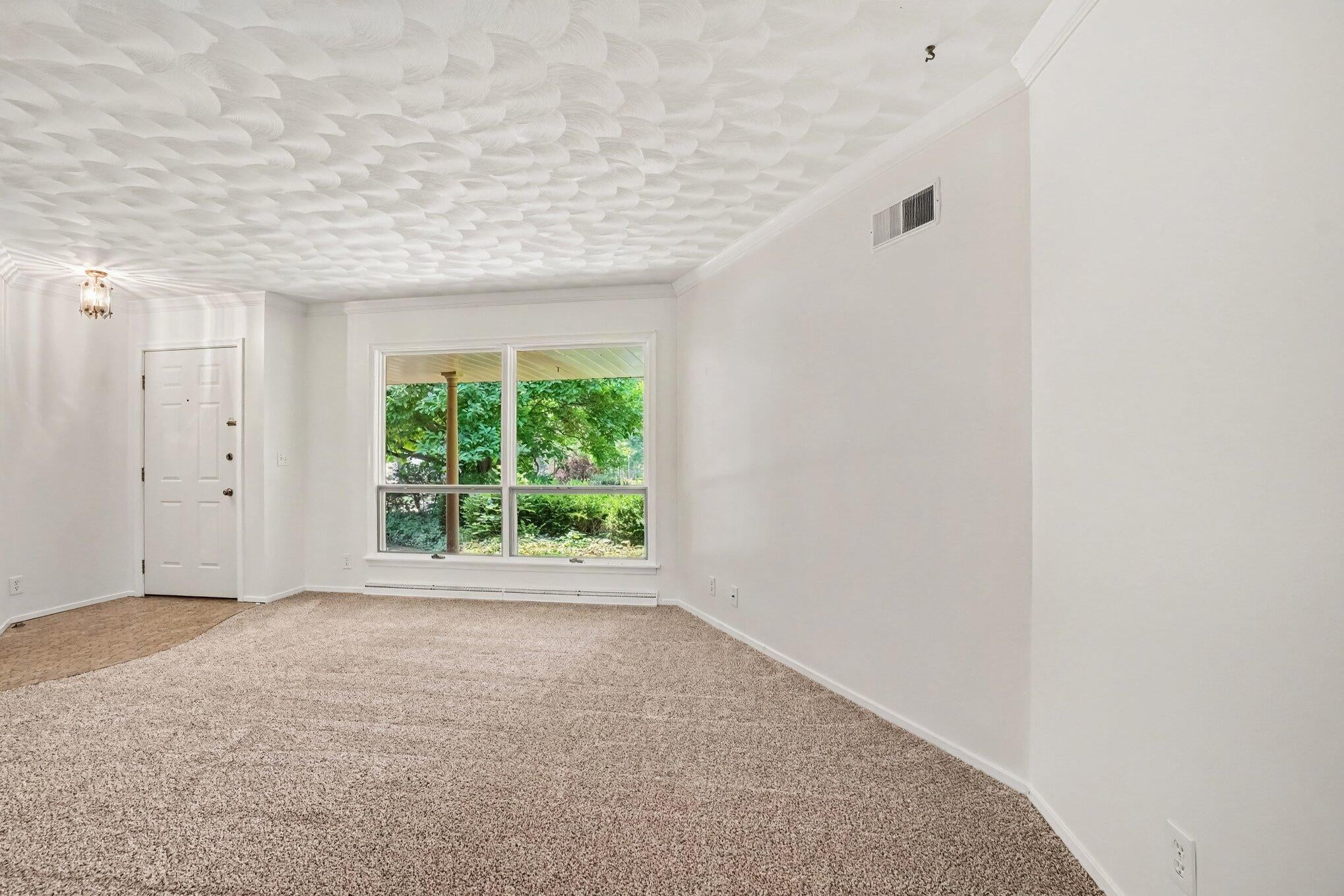 1049 Lincoln Road