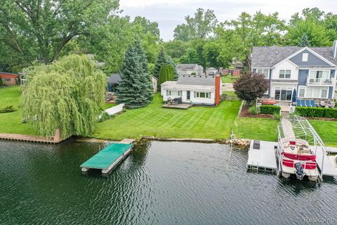 4675 Charest Avenue Waterford Charter Township MI 48327