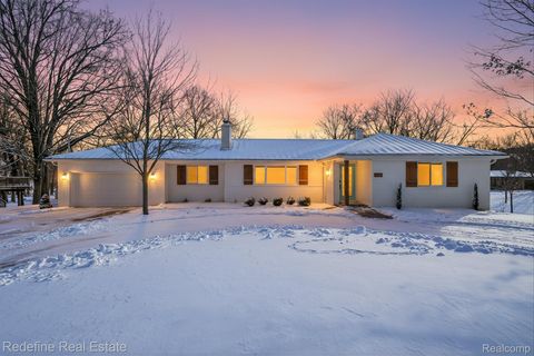 1025 S Leroy Street Fenton City MI 48430