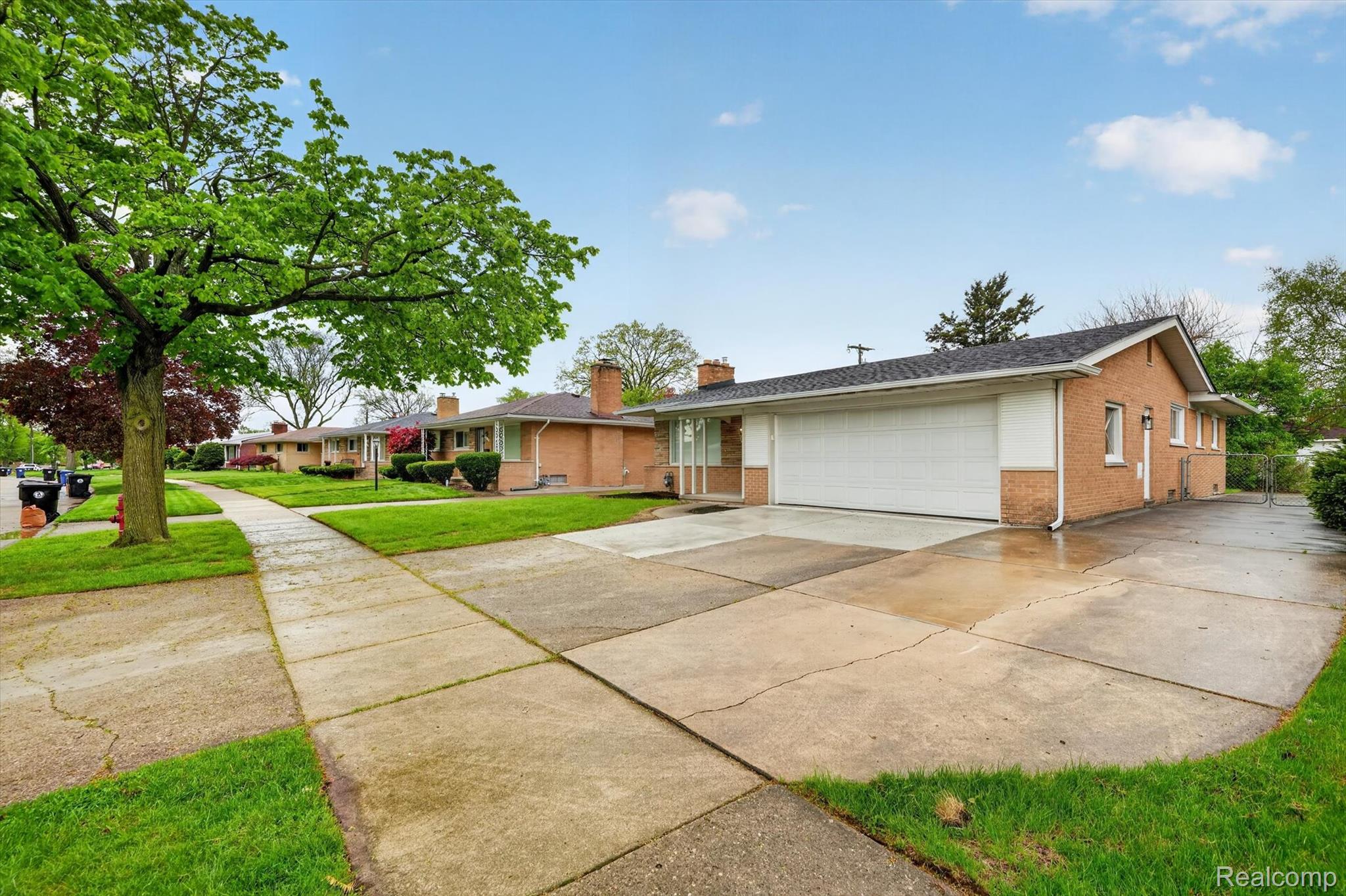 14203 Fenton