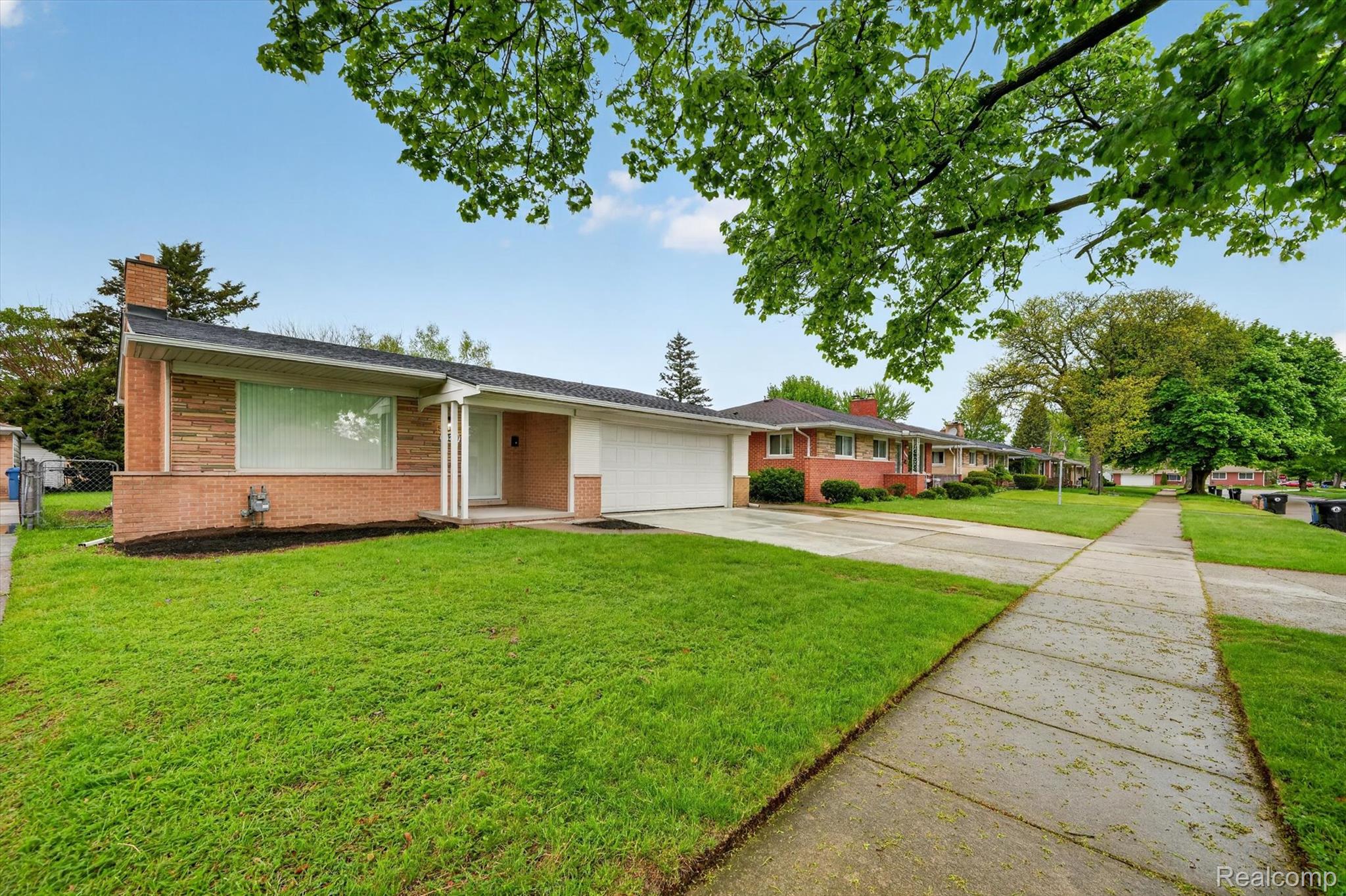 14203 Fenton
